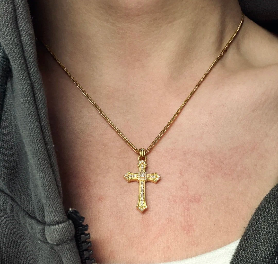 ジュエリーを身に着けた際に起こる金属アレルギーの原因