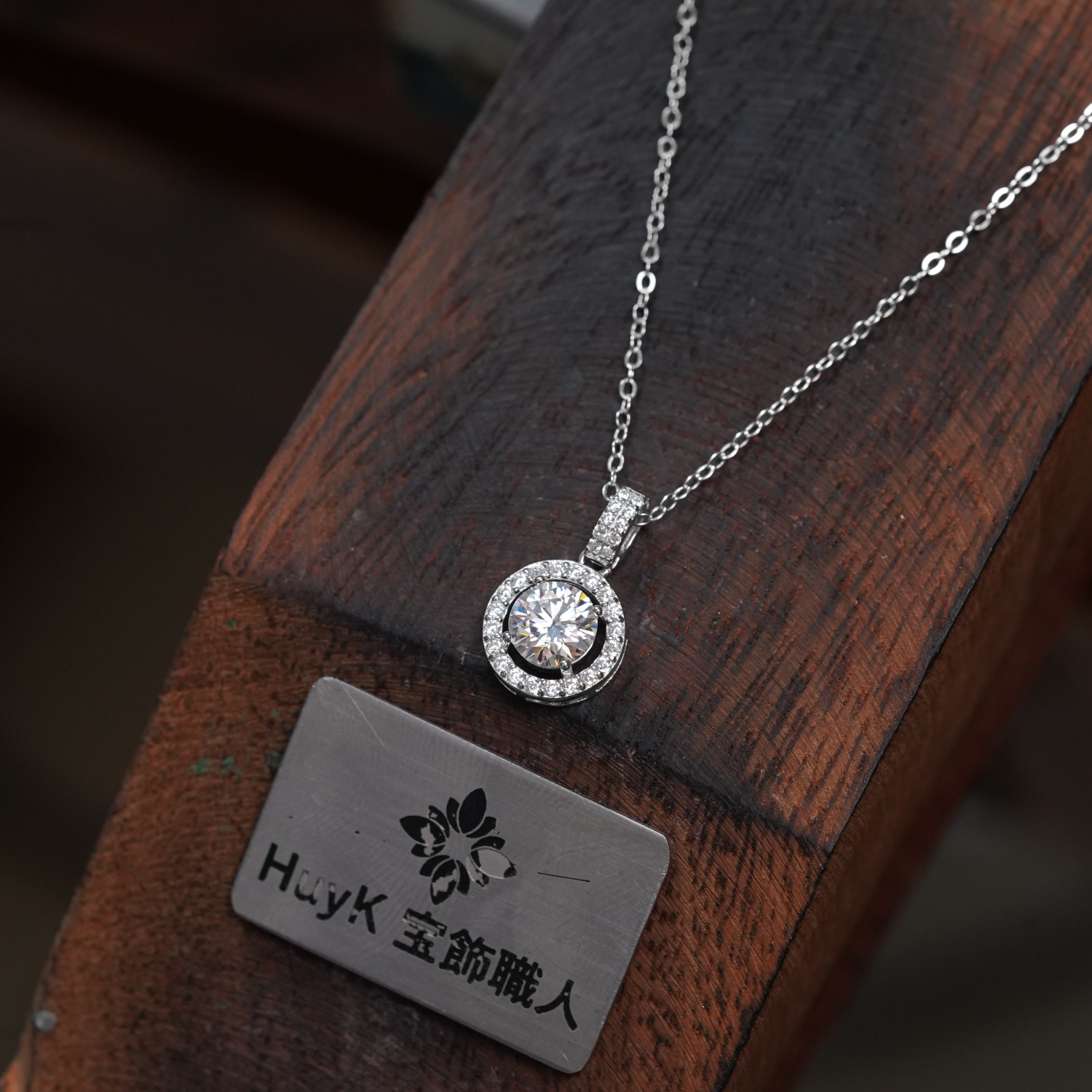 ネックレスの長さの選び方と使いやすい基準